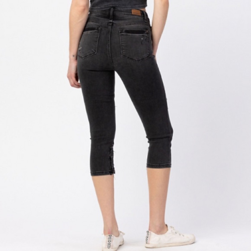 Judy Blue Black Distressed Capri size 20W NWT